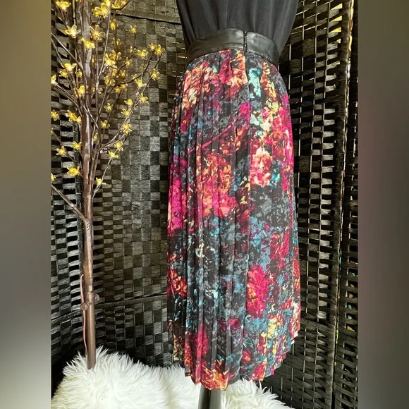 Good Condition- Wassio Colorful Floral Faux Pleated Skirt- Size 6 - Picture 2 of 5